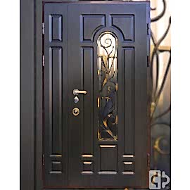 Двустворчатая входная дверь выполнена под заказ