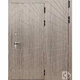 Входная дверь выполнена под заказ 