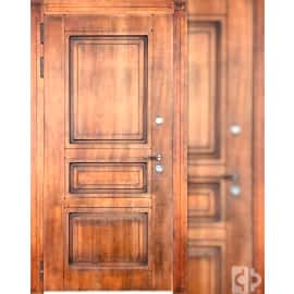 Входная дверь выполнена под заказ