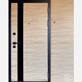 Входная дверь с остеклением выполнена под заказ