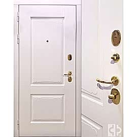 Входная дверь выполнена под заказ