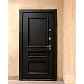 Входная дверь выполнена под заказ 